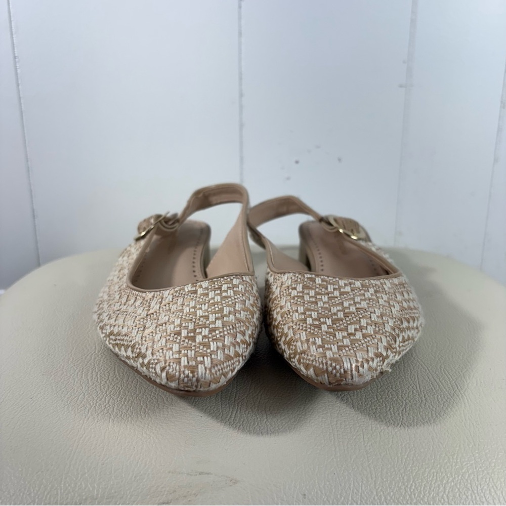 Adrienne Vittadini Rattan Woven Slingback Mule Flats Gold Buckle 8M 8 Career - Picture 2 of 7